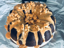 Load image into Gallery viewer, Praline Brownie Cake
